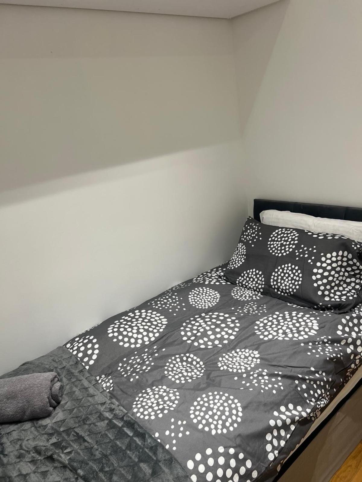 Good Priced Single Rooms In Northolt Exterior foto