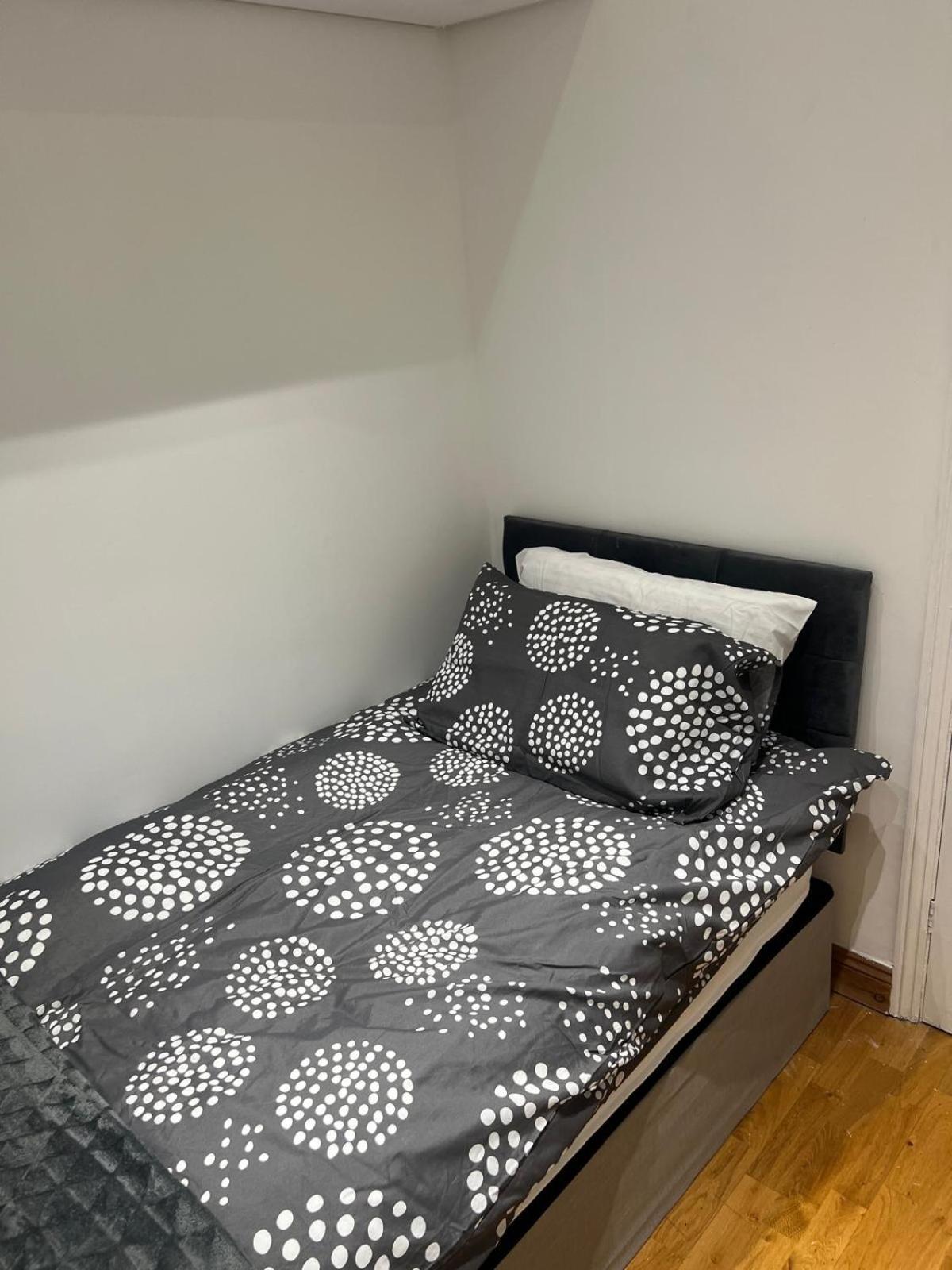 Good Priced Single Rooms In Northolt Exterior foto