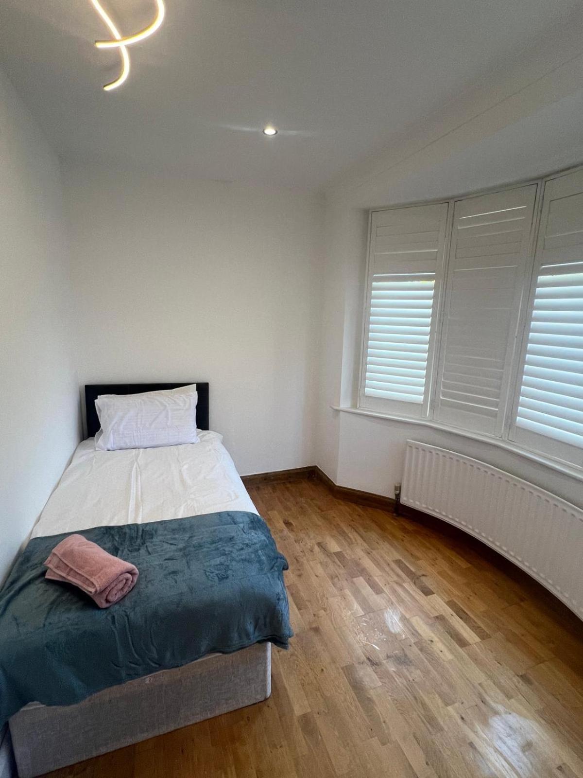 Good Priced Single Rooms In Northolt Exterior foto