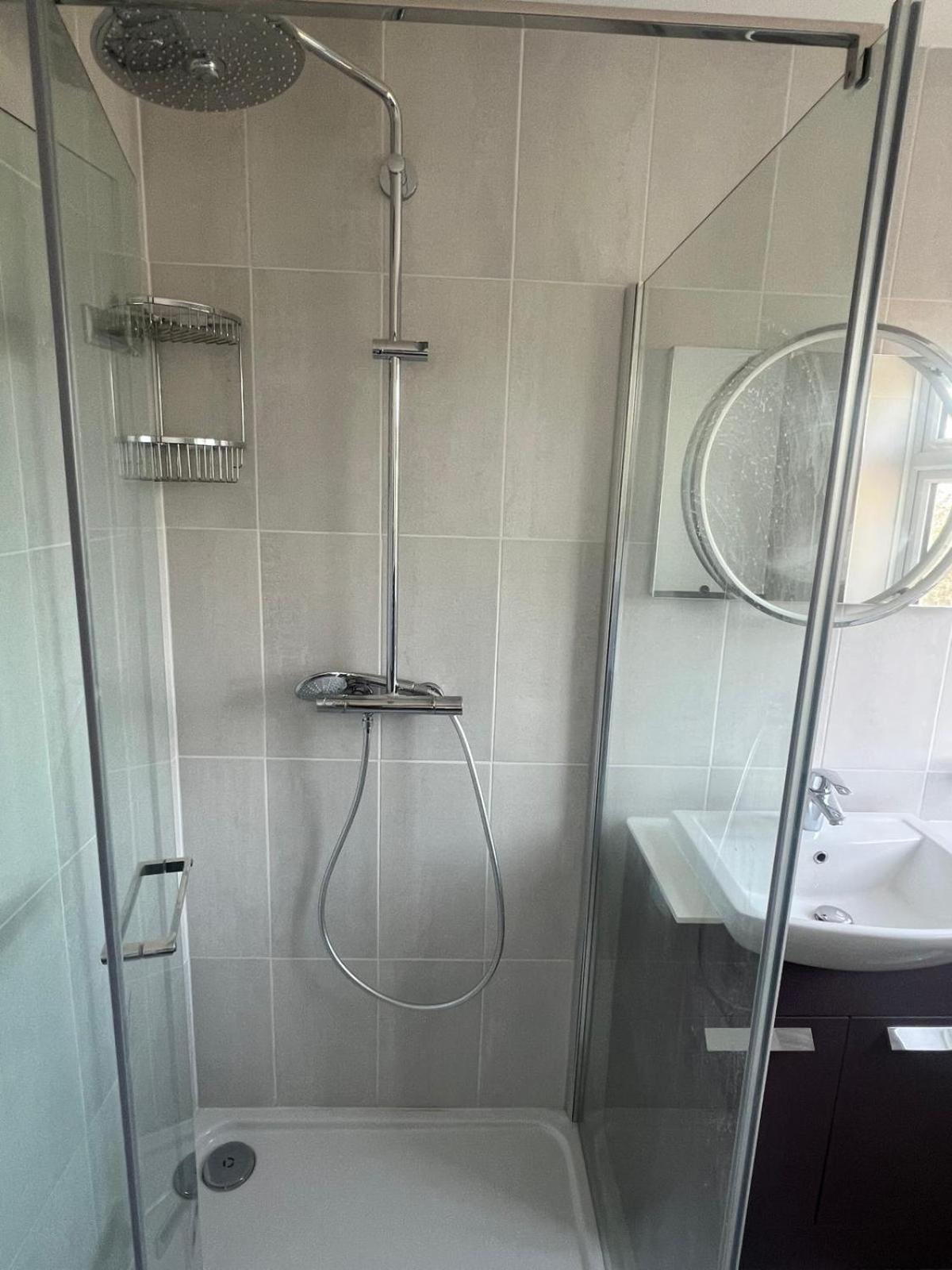 Good Priced Single Rooms In Northolt Exterior foto