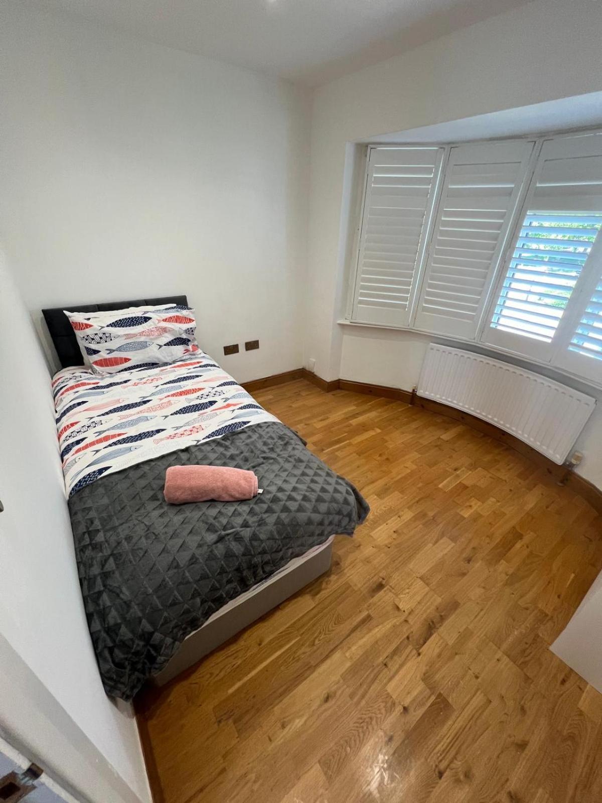 Good Priced Single Rooms In Northolt Exterior foto